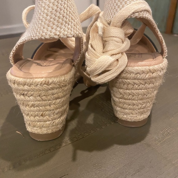Women’s size WD 7 Journee collection espadrilles - Picture 7 of 8